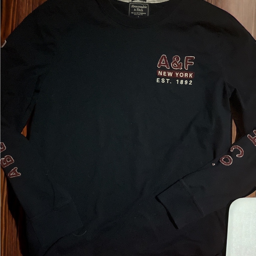 Abercrombie & Fitch Long Sleeve Graphic Tee Small